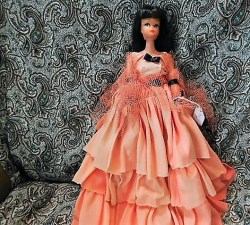 11.5" HONG KONG BRUNETTE GORGEOUS BRUNETTE FASHION DOLL, PEACH GOWN, HEELS